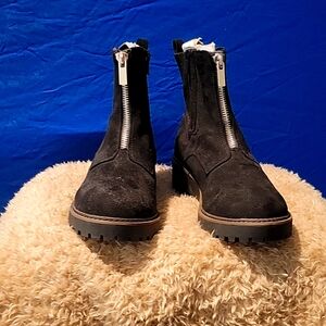 Torrid Front Zip Lug Chelsea Black 11WW